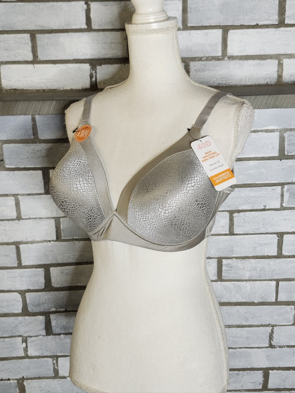 NWT Warners Back Smoothing Light Lift Wireless T-Shirt Bra Size 40D Platinum